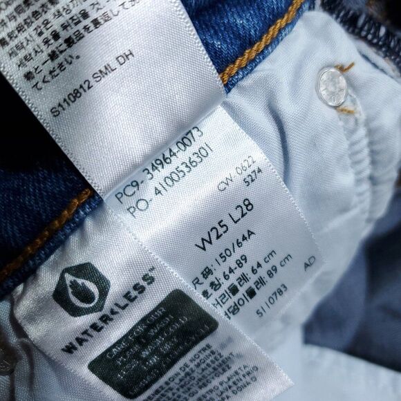 Levi's Premium Wedgie Straight Fit Medium Wash Blue Stretch Size 25x28 High Rise - Picture 7 of 10